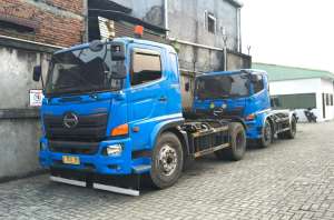 Jual bekas Min 2 unit Hino engkel 4x2 SG260TH head traktor trailer 2020 kepala,lokasi di Jakarta DKI