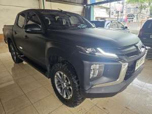 Jual bekas Mitsubishi Triton Double Cabin 4X4 Ultimate At 2023 Hitam,lokasi di Jakarta DKI