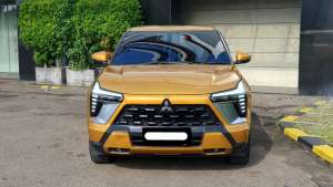 Jual bekas Mitsubishi XForce Ultimate CVT 2023 kuning km 9 ribuanpajak panjang,lokasi di Jakarta DKI