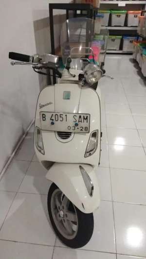 Jual bekas motor vespa matic lxv 2016,lokasi di Ciputat