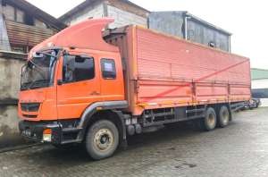 Jual bekas MULUSbanBARU MURAH Mitsubishi Fuso tronton 6x2 wingbox 2015,lokasi di Jakarta DKI