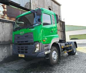 Jual bekas MURAHbanBARU UD trucks quester engkel kepala trailer head truck 2018,lokasi di Jakarta DKI