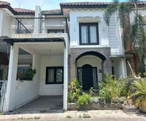 MURAHRumah 2,5 Lantai Siap Huni diGriya Kebraon Village SBY. , tersedia melalui melalui situs Olx