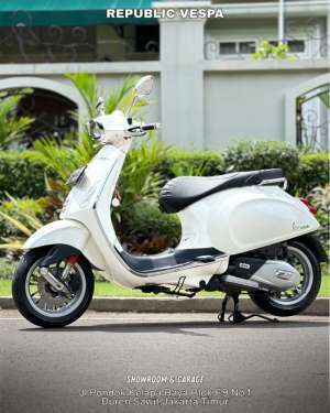 Jual bekas Piaggio Vespa Sprint 150 IGET Th 2016 WARNA WHITE FAVOURITE COLOUR PERFECT CONDITION,lokasi di Jl. Kelapa sawit raya no. 5
