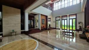 PIKRumah Mewah Taman Golf Timur lokasi di Pantai Indah Kapuk, tersedia melalui melalui situs Olx