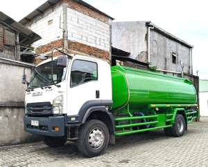 Jual bekas Reg 2024 banbaruMURAH Isuzu Giga engkel 4x2 FVR 34 U P tangki air 2023,lokasi di Jakarta DKI