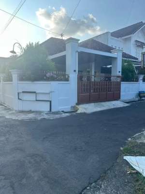 Rumah 1 lantai cantik mewah di KLATEN lokasi di Perumahan Rakyat  Sangkal Putung Bareng Lor, tersedia melalui melalui situs Olx