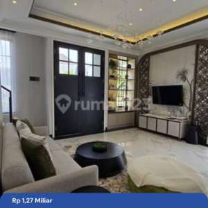 Rumah 2 Lantai American Style Modern Surabaya Barat Strategis , tersedia melalui melalui situs Rumah123