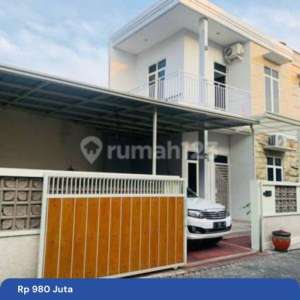 Rumah 2 Lantai Cantik Siap Huni Banting Harga Yuk Gercepin , tersedia melalui melalui situs Rumah123