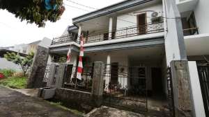 Rumah 2 Lantai di Jl Poncol Duren Sawit Dekat toll Becakayu , tersedia melalui melalui situs Olx