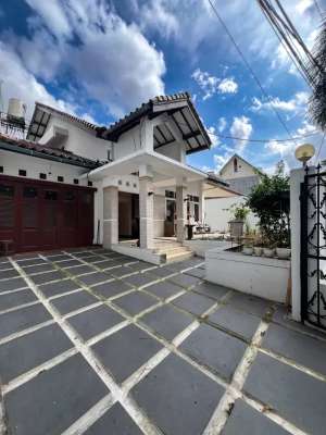 Rumah 2 lantai di Kebayoran Baru, Jakarta Selatan , tersedia melalui melalui situs Olx