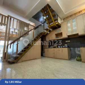 Rumah 2 Lantai di Sayap Babakan Sari Antapani Kidul Bandung , tersedia melalui melalui situs Rumah123