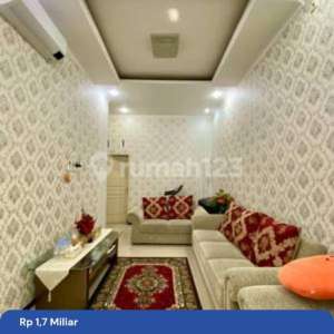 Rumah 2 Lantai Full Furnish Selangkah Dari Pusat Kota Malang , tersedia melalui melalui situs Rumah123