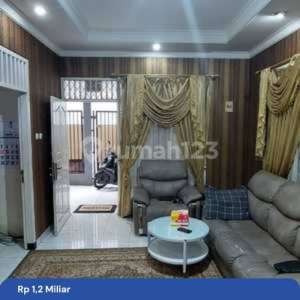 Rumah 2 Lantai Murah Jaksel, Bonus 3 Kost, Butuh Uang , tersedia melalui melalui situs Rumah123