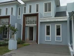 Rumah 2 Lantai Rapi Bersih Terawat di Suvarna Sutera Murah Siap AJB , tersedia melalui melalui situs Olx