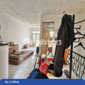 Rumah 2 Lantai Row Motor Full Furnished Tanjung Duren , tersedia melalui melalui situs Rumah123