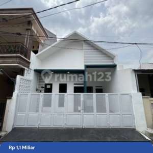 Rumah 2 Lantai Siap Huni Nempel Summarecon Bekasi - Tytyan Kencana , tersedia melalui melalui situs Rumah123