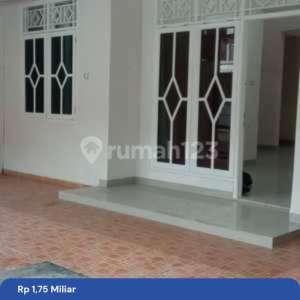 Rumah 2 Lantai, Taman Royal, Akses Jalan 3 Mobil, bisa KPR , tersedia melalui melalui situs Rumah123