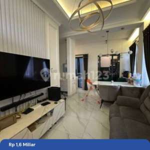 Rumah 2.5 Lantai Full Furnish Include Elektronik di Lavon 2 Viridia Tipe F Suvarna Sutera, Tangerang , tersedia melalui melalui situs Rumah123