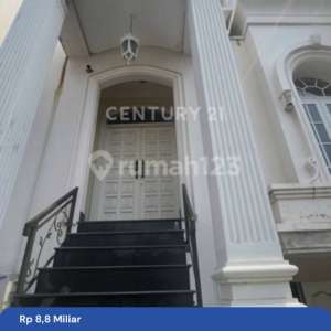 Rumah 3 Lantai Desain American Classic Dekat PIM , tersedia melalui melalui situs Rumah123