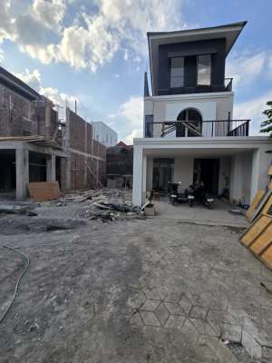 Rumah 3 lantai palebon raya pedurungan kota semarang , tersedia melalui melalui situs Olx