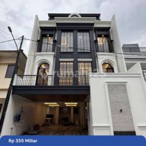 Rumah 3 Lantai Project By De Ver House di Kebagusa Pasar Minggu Jakarta dengan Private Pool dan Area Strategis , tersedia melalui melalui situs Rumah123