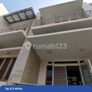 Rumah 3 Lantai Semi Furnished SHM di Taman Harapan Indah Jelambar jakarta Barat, Jakarta Barat , tersedia melalui melalui situs Rumah123