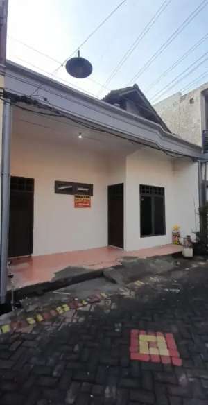 Rumah 5 menit dari Masjid Al Akbar Surabaya lokasi di Perum Simaowau Indah block E no 61 sepanjang RT 08, tersedia melalui melalui situs Olx