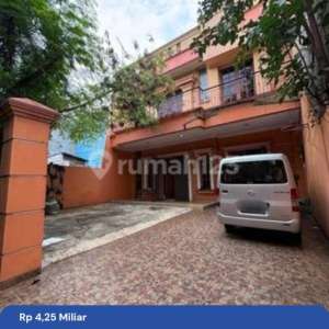 Rumah akses2 mobil, dekat ke jalan raya mangga besar , tersedia melalui melalui situs Rumah123