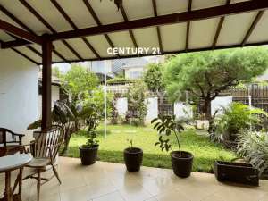Rumah Asri Dan Semi Furnished Di Menteng , tersedia melalui melalui situs Olx
