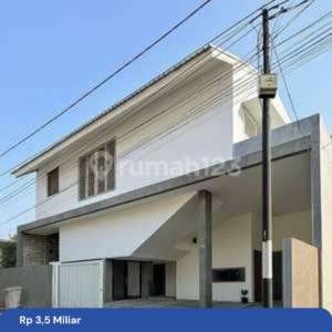 Rumah Bagus Asri 2 Lantai di Kayu Putih Pulogadung Jakarta Timur , tersedia melalui melalui situs Rumah123