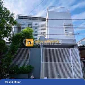 Rumah Bagus Furnished Dalam Komplek Strategis Di Wiyung Surabaya , tersedia melalui melalui situs Rumah123