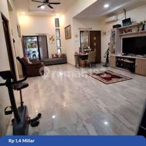 Rumah Bagus Mewah Semi Furnish di Cluster Aralia di Harapan Indah , tersedia melalui melalui situs Rumah123