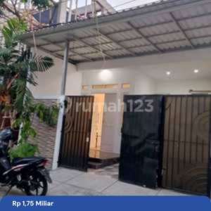 Rumah Bagus Minimalis Dalam Komplek Strategis Di Rawamangun Jakarta Timur Ada Swimming Pool Private , tersedia melalui melalui situs Rumah123