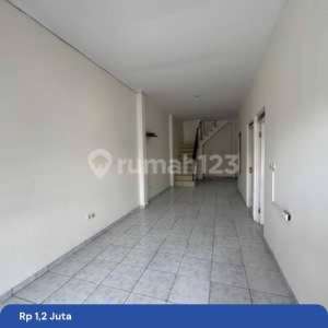 Rumah Bagus SHM di Taman Kopo Indah 3 Blok E , tersedia melalui melalui situs Rumah123