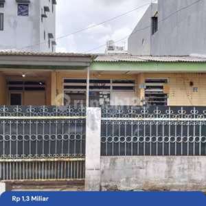 Rumah Bangunan Lama di Bojong Indah Cengkareng , tersedia melalui melalui situs Rumah123