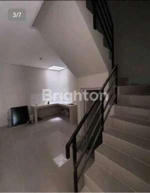 RUMAH BARU 3 LANTAI COCOK UNTUK TINGGAL MAUPUN USAHA,Taman Ratu,Jakbar , tersedia melalui melalui situs Olx