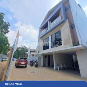 Rumah Baru, 3 Lantai Plus Rooftop, Tipe Aparthouse, Lokasi Strategis , 10 Menit ke Pintu Tol Fatmawati dan Sekitar Sudah Banyak Tempat Usaha , Cocok untuk Keluarga Muda , tersedia melalui melalui situs Rumah123