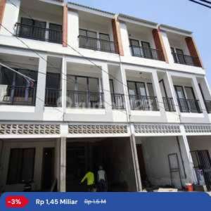 Rumah Baru 3 Lantai Strategis Dekat Taman Semanan Indah, Duri Kosambi , tersedia melalui melalui situs Rumah123