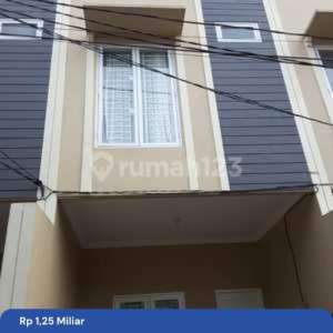 Rumah Baru 3Lt Strategis Tanjung Duren Jakarta Barat , tersedia melalui melalui situs Rumah123