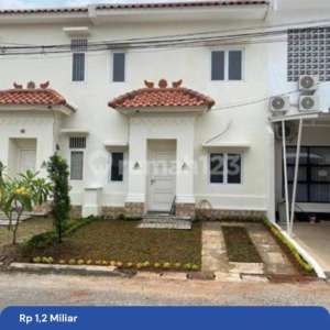 Rumah Baru Bersih Dan Rapi Di Lippo Karawaci Siap Huni Dekat Uph Uphc Pelita Harapan , tersedia melalui melalui situs Rumah123