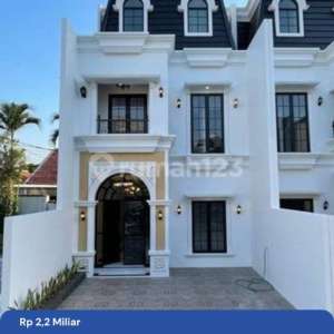 Rumah Baru Fasilitas Kolam Renang Parkir Tamu , tersedia melalui melalui situs Rumah123