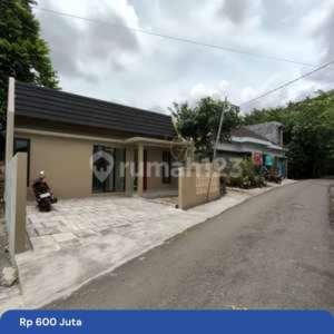 Rumah Baru Siap Huni Di Timur Pasar Gentan,Jakal Km 10 Dekat Kampus UII Dan UGM , tersedia melalui melalui situs Rumah123