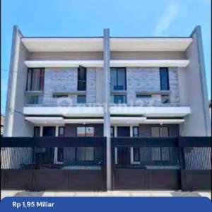 Rumah Baru Siap Huni, Klampis Semolo Timur ,Surabaya , tersedia melalui melalui situs Rumah123