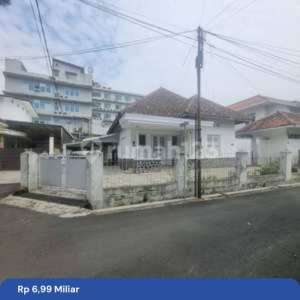 Rumah Belanda Herritage Sayap Riau Bandung Harga Menarik , tersedia melalui melalui situs Rumah123