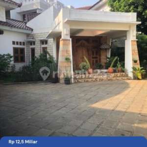Rumah Bernuansa Villa di Jagakarsa, Jakarta Selatan di Jagakarsa , tersedia melalui melalui situs Rumah123
