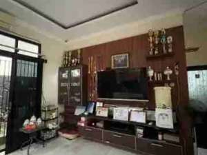 rumah besar di komplek pondok kelapa , tersedia melalui melalui situs Olx