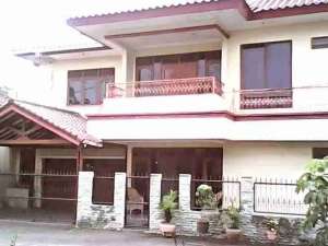 Rumah Besar Duren Sawit Jakarta , tersedia melalui melalui situs Olx