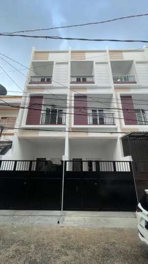 Rumah Brand New Hadap Barat Lokasi Strategis di Jelambar , tersedia melalui melalui situs Olx