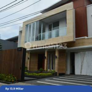 Rumah brandnew ada kolam renang cocok untuk ekspatriat di Kemang , tersedia melalui melalui situs Rumah123